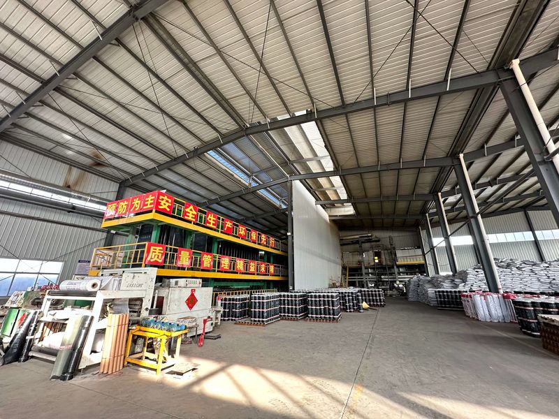 Weifang Zhongyuan Waterproof Material Co., Ltd. productielijn van de fabrikant